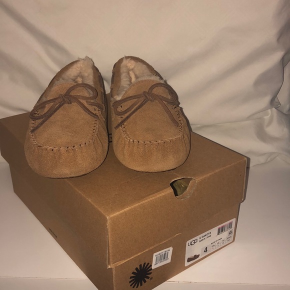 Ugg Dakota - Picture 2 of 3